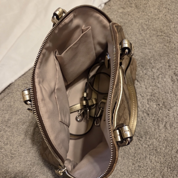 Coach purse - Picture 6 of 9